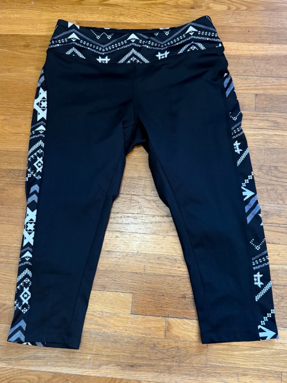 Black and White capri workout/running leggings